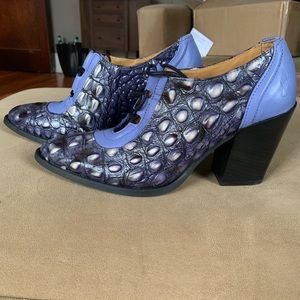 Fluevog Entrance Room 112